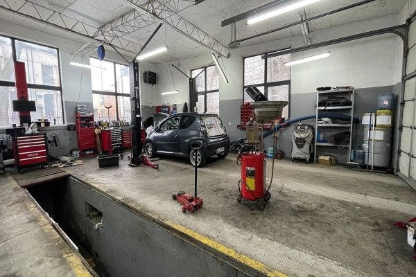 Белорус открыл в Варшаве сразу 2 автосервиса. Как у него теперь дела? Белорус открыл в Варшаве сразу 2 автосервиса. Как у него теперь дела?