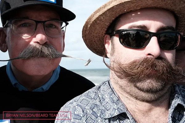 Мужчины с длинными усами и бородой установили новый мировой рекорд Мужчины с длинными усами и бородой установили новый мировой рекорд