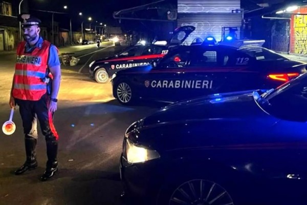 В Риме белорус удирал от полиции на угнанном фургоне В Риме белорус удирал от полиции на угнанном фургоне