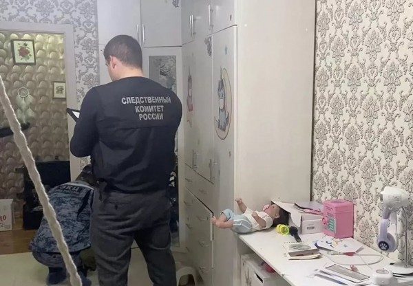 Резонансный случай в России: в квартире нашли мертвыми двух девочек. В убийстве подозревают старшую сестру Резонансный случай в России: в квартире нашли мертвыми двух девочек. В убийстве подозревают старшую сестру