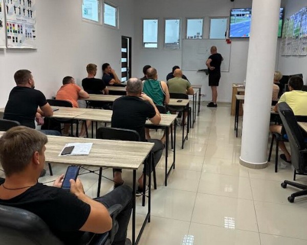 Пинчанин открыл школу для дальнобойщиков в Польше. Выгодно?