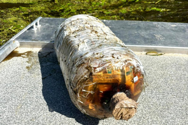 В Литву приплыла 19-литровая бутылка с белорусскими сигаретами В Литву приплыла 19-литровая бутылка с белорусскими сигаретами