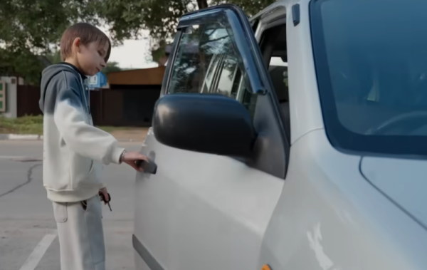 В 20 лет парень выглядит как ребенок В 20 лет парень выглядит как ребенок